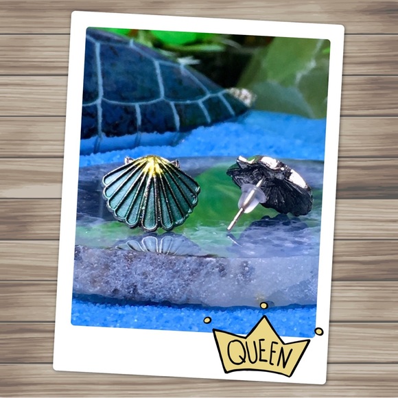 Jewelry - Clamshell Earrings ( Green )